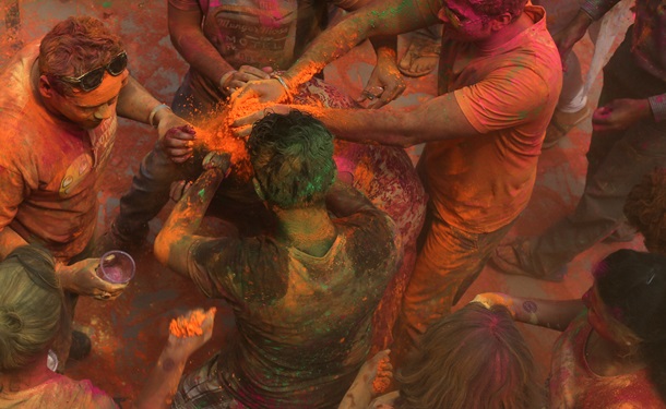 От погрома у мужа Сюмар до похорон горняков шахты Засядько в Донецке: фото дня