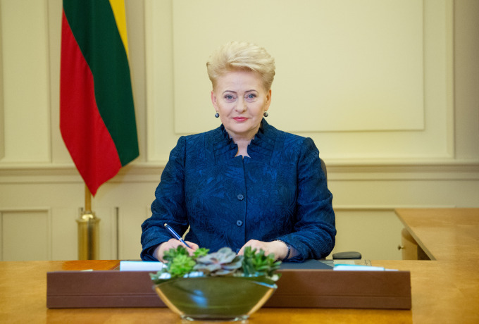 Литва все больше и больше давит на Кремль: Даля Грибаускайте подписала "закон Магнитского" после примера Эстонии, чтобы вводить санкции против чиновников из РФ