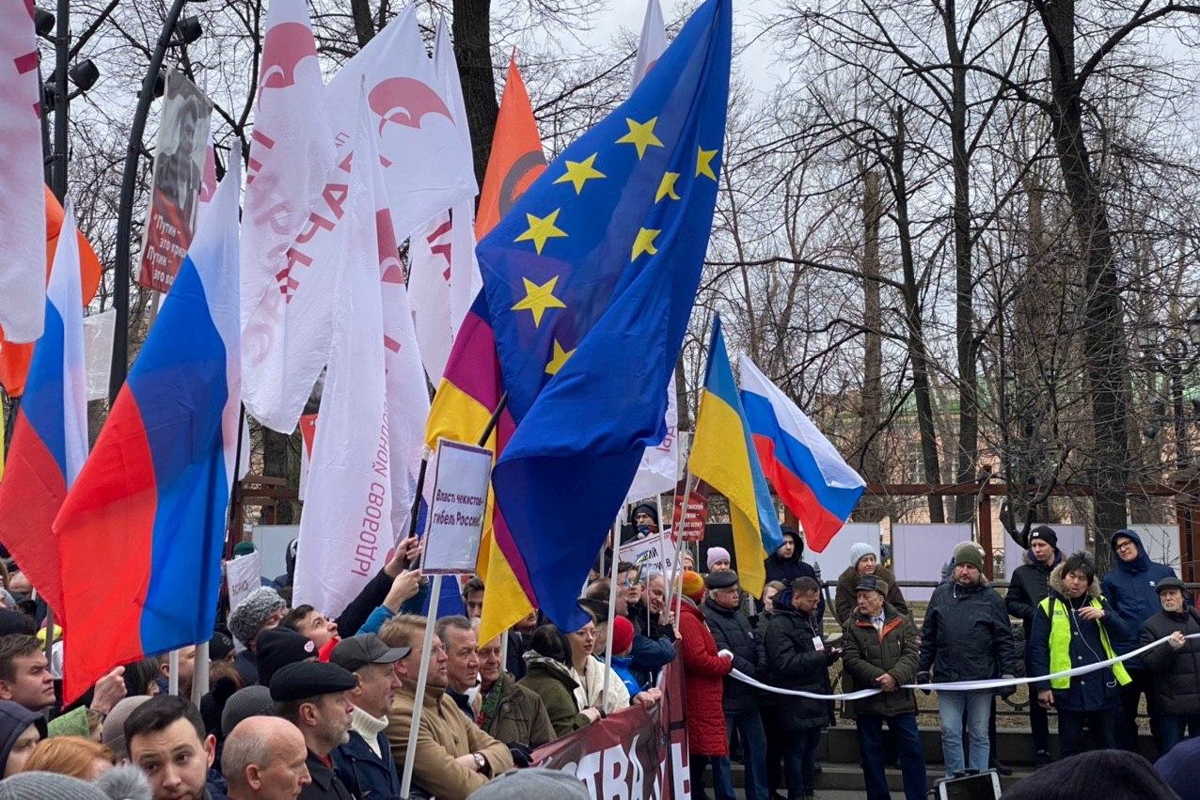 В день убийства Немцова десятки тысяч россиян в Москве, Питере и других городах РФ требуют отставки Путина: видео