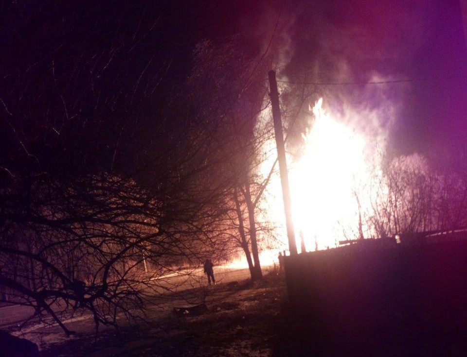 Взрыв в Луганске: высота факела достигает 20 м - "спасатели" не знают, как справиться с огнем