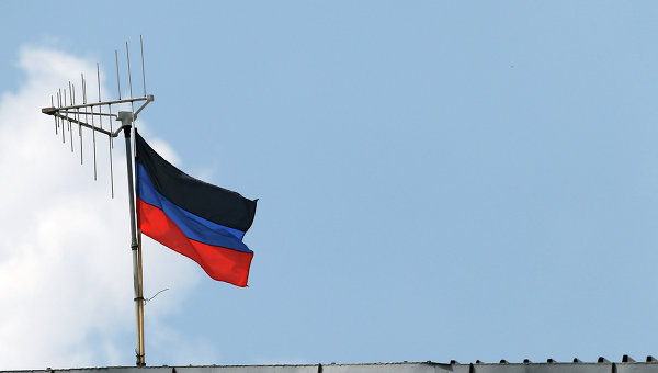"На подвал": в оккупированном Донецке боевики задержали 4 детей за срыв террористических флагов