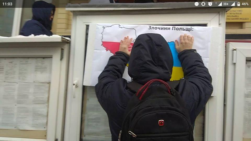 На консульстве Польши в Киеве появилась "карта преступлений" против Украины. Реакция посла не заставила себя ждать – кадры