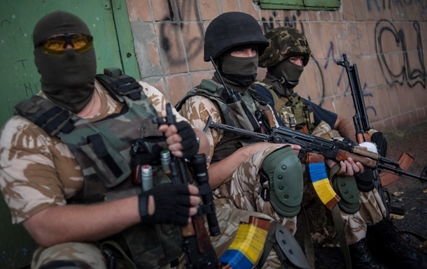Порошенко: оружием XX века Украина сражается против оружия XXI века