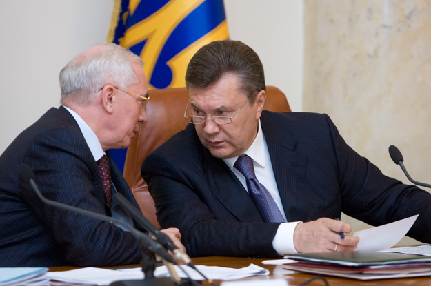МВД: Возбуждено дело по факту выплаты пенсий Януковичу и Азарову