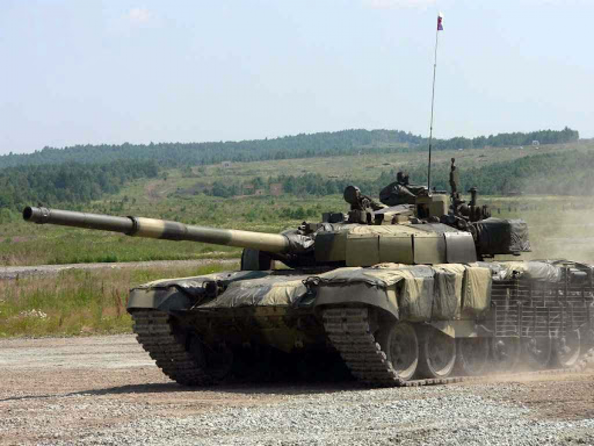 В финале "Танкового биатлона - 2020" в РФ танк ни разу не смог попасть по цели: видео облетело Сеть