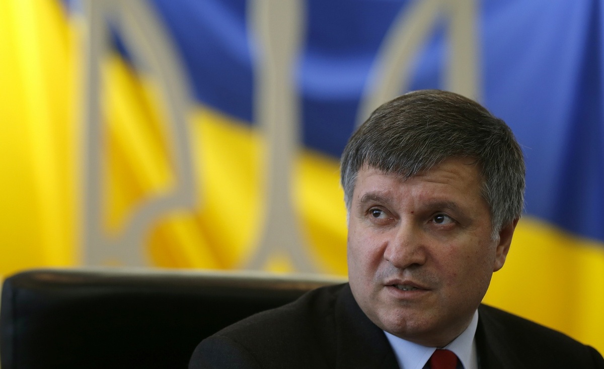 ​“Надеялся, что он вернется”, - Аваков откровенно рассказал, зачем летал в Крым за Януковичем перед его бегством в Россию, - кадры
