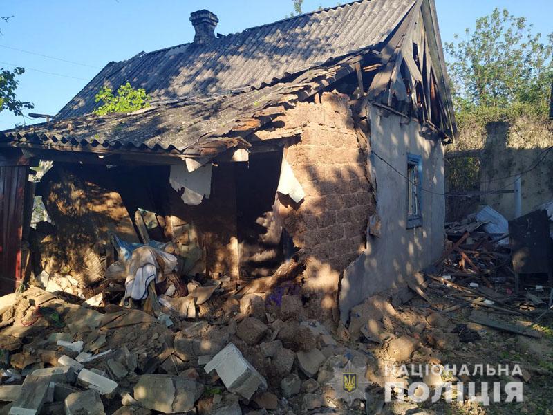 На Донбассе террористы атаковали дома мирных жителей – кадры 