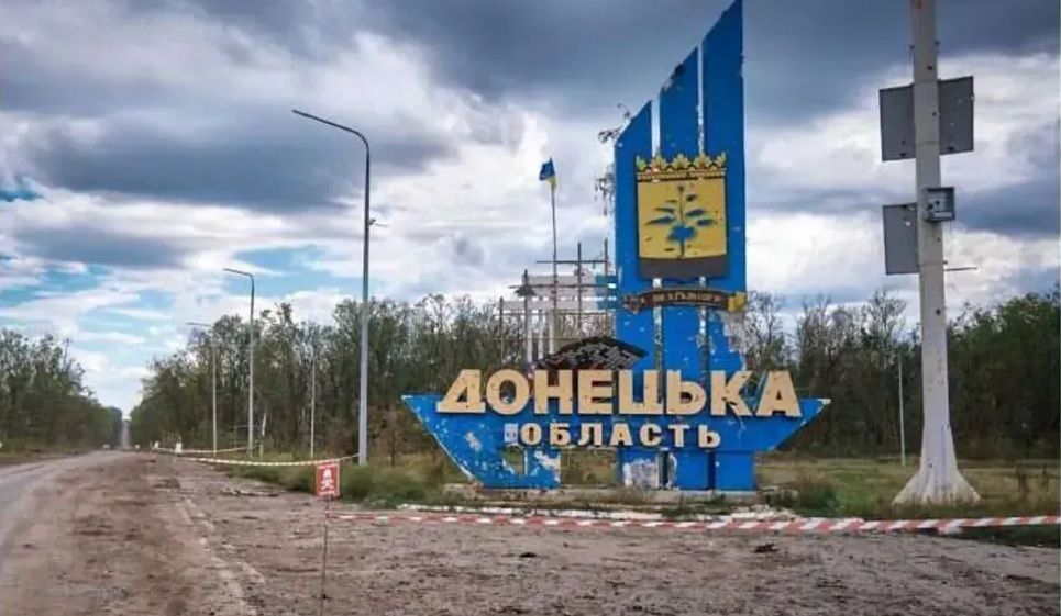 Временно оккупированный Донецк массово атаковали беспилотники: жители города и области остались без света
