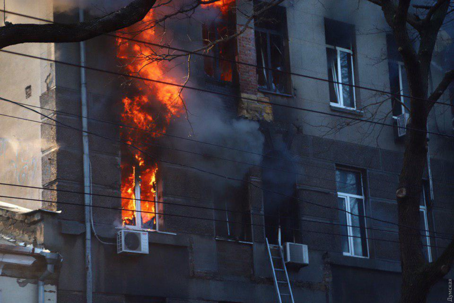 Пожар в Одессе: в больнице умерла 43-летний преподаватель колледжа - фото