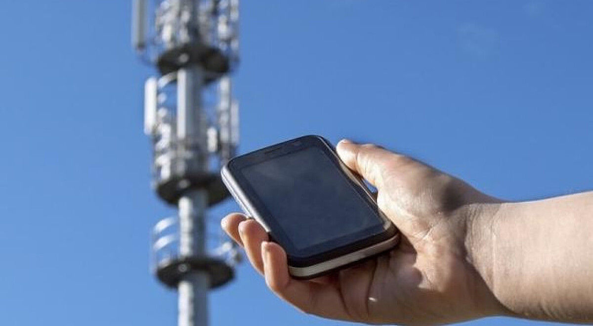 Известно, почему легла мобильная связь на Донбассе: версии Vodafone и Цаплиенко
