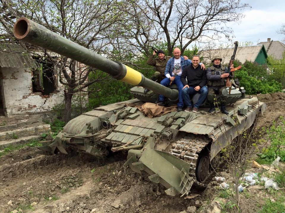 "Танкисты - это ангелы-хранители, в бою надежда только на их длинные стволы и меткие расчеты" - Мочанов поздравил украинских танкистов