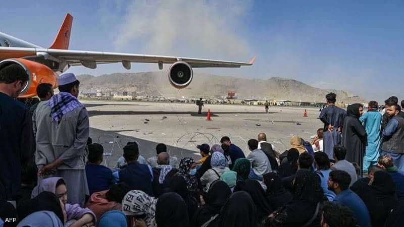 Взрыв в аэропорту Кабула: ранены десятки местных жителей и солдаты США, начата эвакуация
