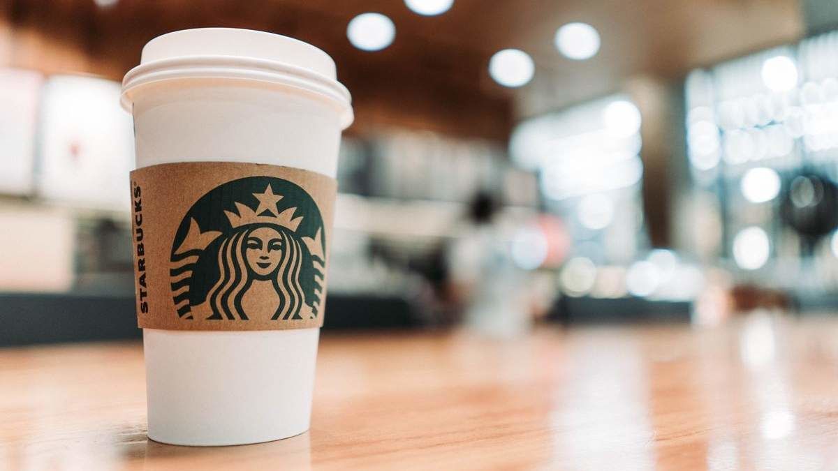 Кофейни Starbucks закрываются в РФ: компания покидает страну