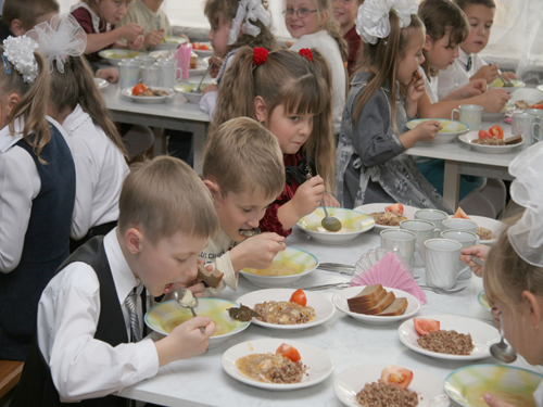 ​Школьники начальных классов остались без бесплатных обедов