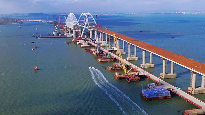 "Опасность для моря, судоходства и людей", - эксперт рассказал о техногенной угрозе Крымского моста