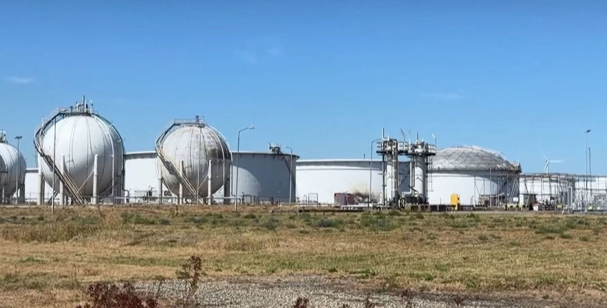 В Нидерландах взорвался нефтяной терминал "дочки" компании, ранее связанной с другом Путина