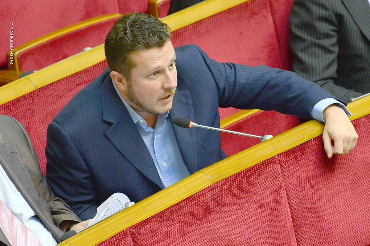 Депутат от "Батькивщины" Яценко не встал при исполнении Гимна Украины – видео возмутило Сеть