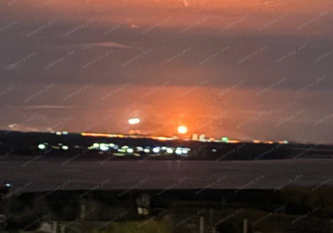 Дроны разбомбили НПЗ "Роснефти" в Туапсе – в Сети показали мощный пожар