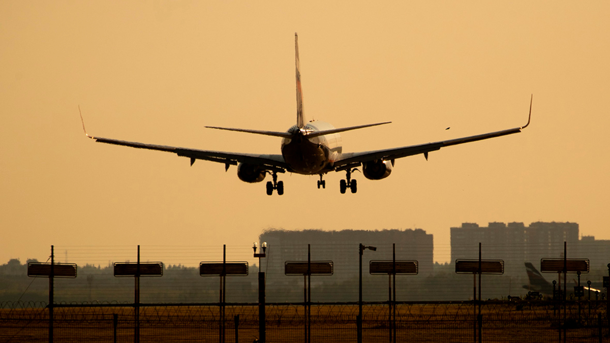 "Возможно, бомба", - в России пассажирский самолет Airbus A320 подал сигнал бедствия