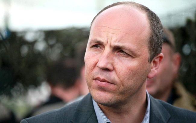 Есть риск, что в ближайшие месяцы может быть активизация противника по двум направлениям, – Парубий