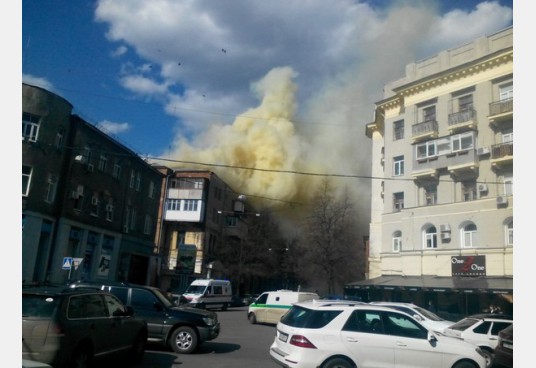 В центре Харькова горит четырхэтажное здание 