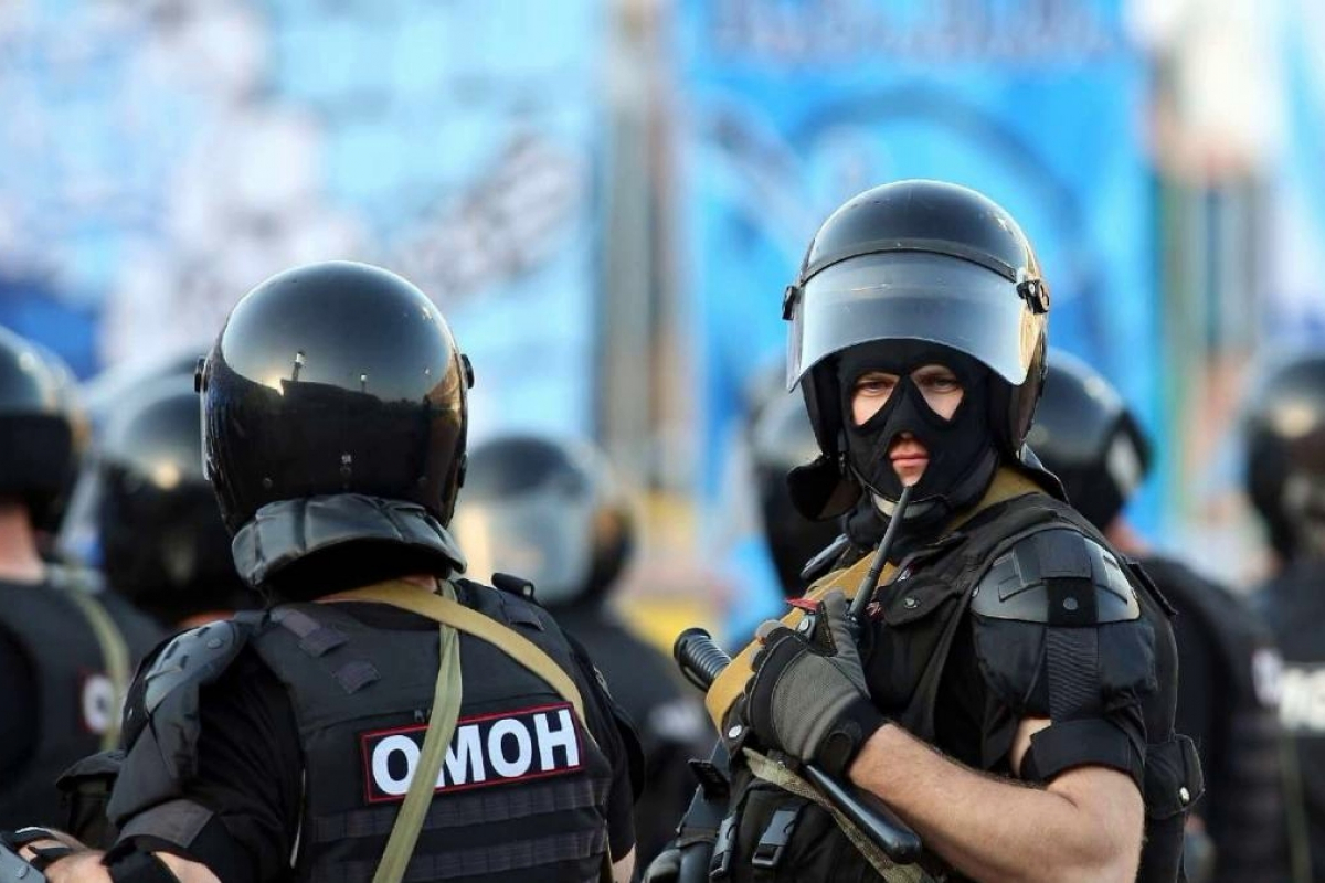 ​В Минске ОМОН начал "охоту" на журналистов перед Маршем гордости - десятки задержаны
