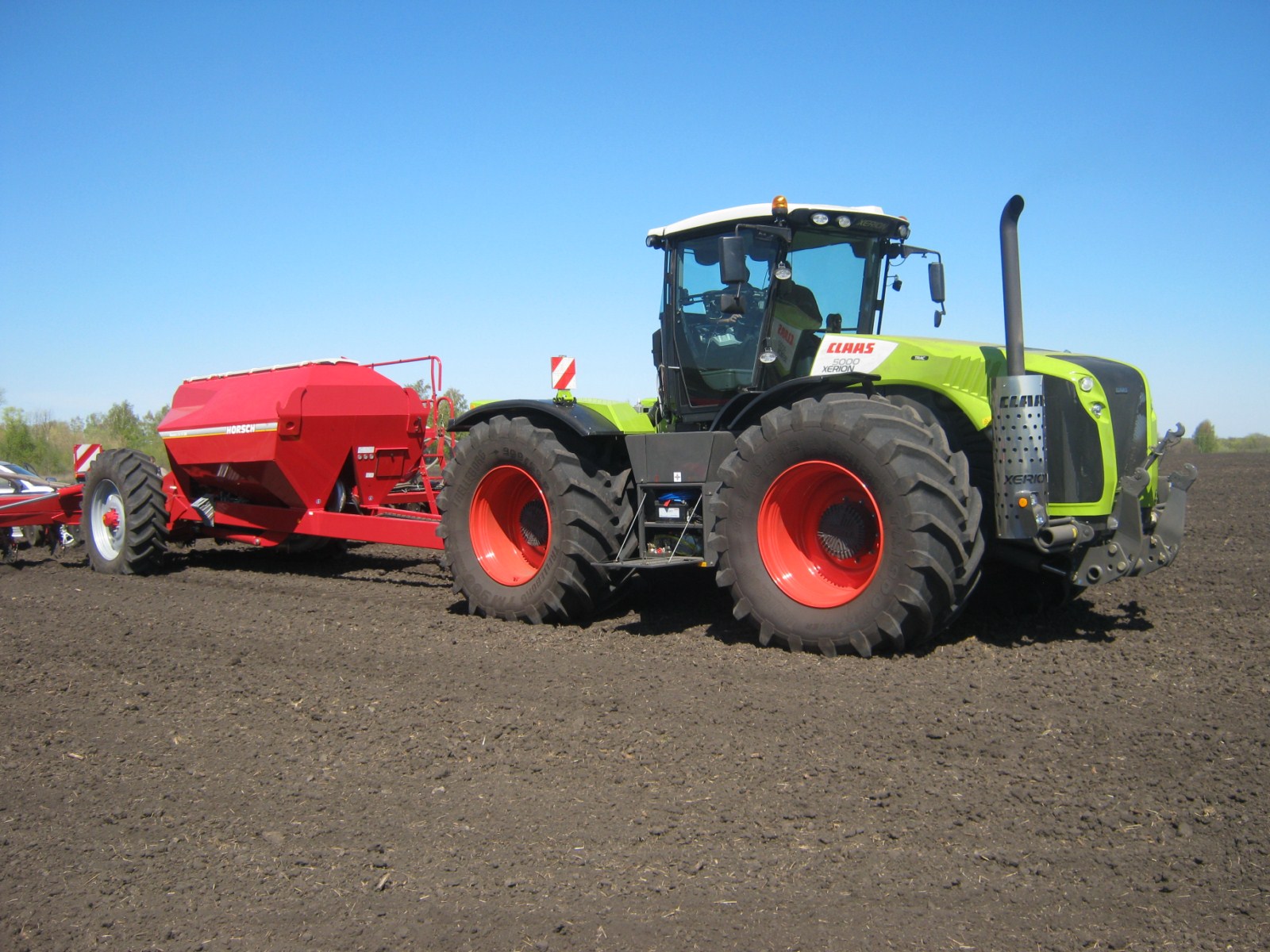 В Луганской области во время посевных работ трактор взорвался на мине