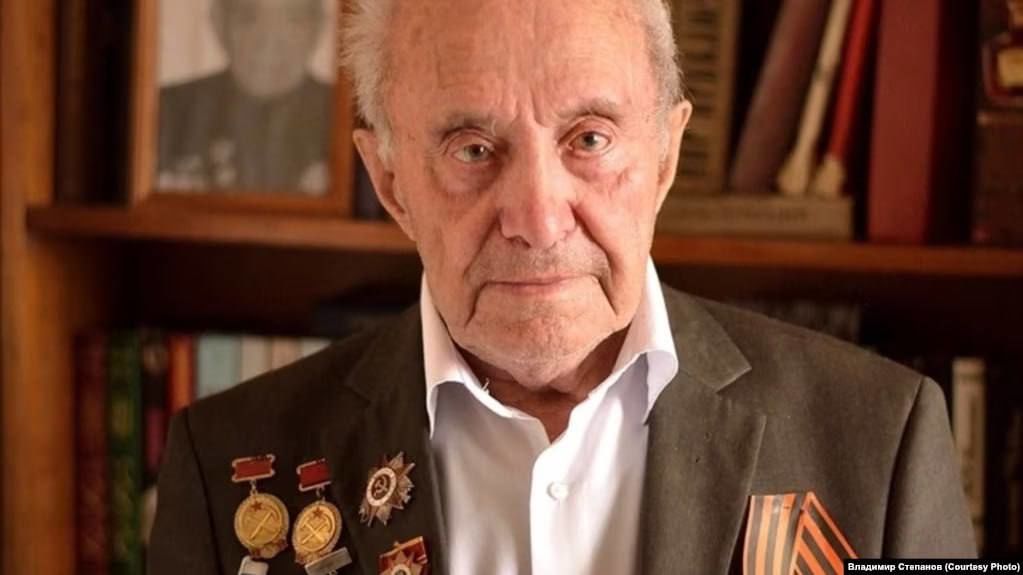В Новосибирске схватили и довели до смерти 97-летнего ветерана Степанова, выступавшего против "спецоперации"