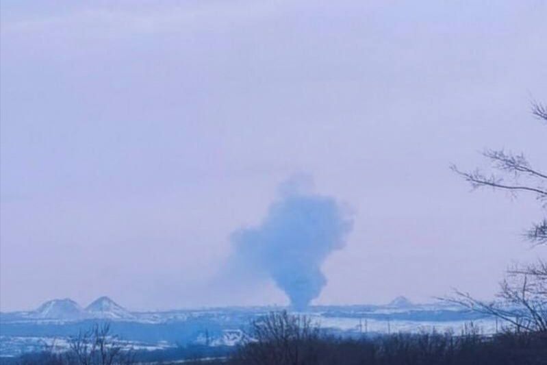 ​В оккупированном Антраците мощный пожар: горит подстанция после взрывов
