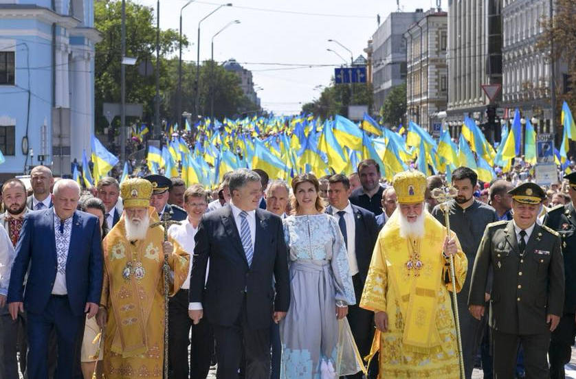 РПЦ такое и не снилось: в Сети показали потрясающие кадры единения украинцев на Крестном ходе в Киеве