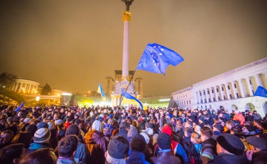 Праздник демократии в честь начала Оранжевой революции и Евромайдана: 21 ноября в Украине отмечают День Достоинства и Свободы 