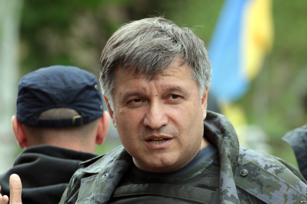 Аваков обвинил Яроша в гибели 32 активистов "Правого сектора" в Донецке