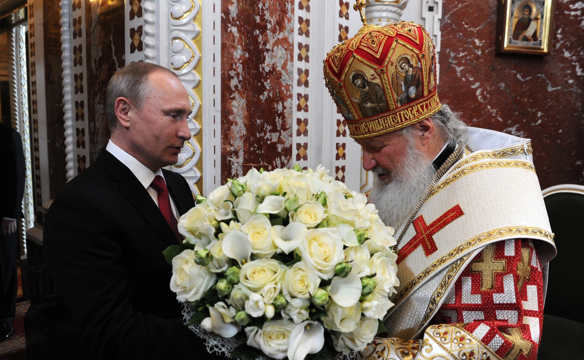 В соцсетях высмеяли подарок, который Путин преподнес патриарху Кириллу