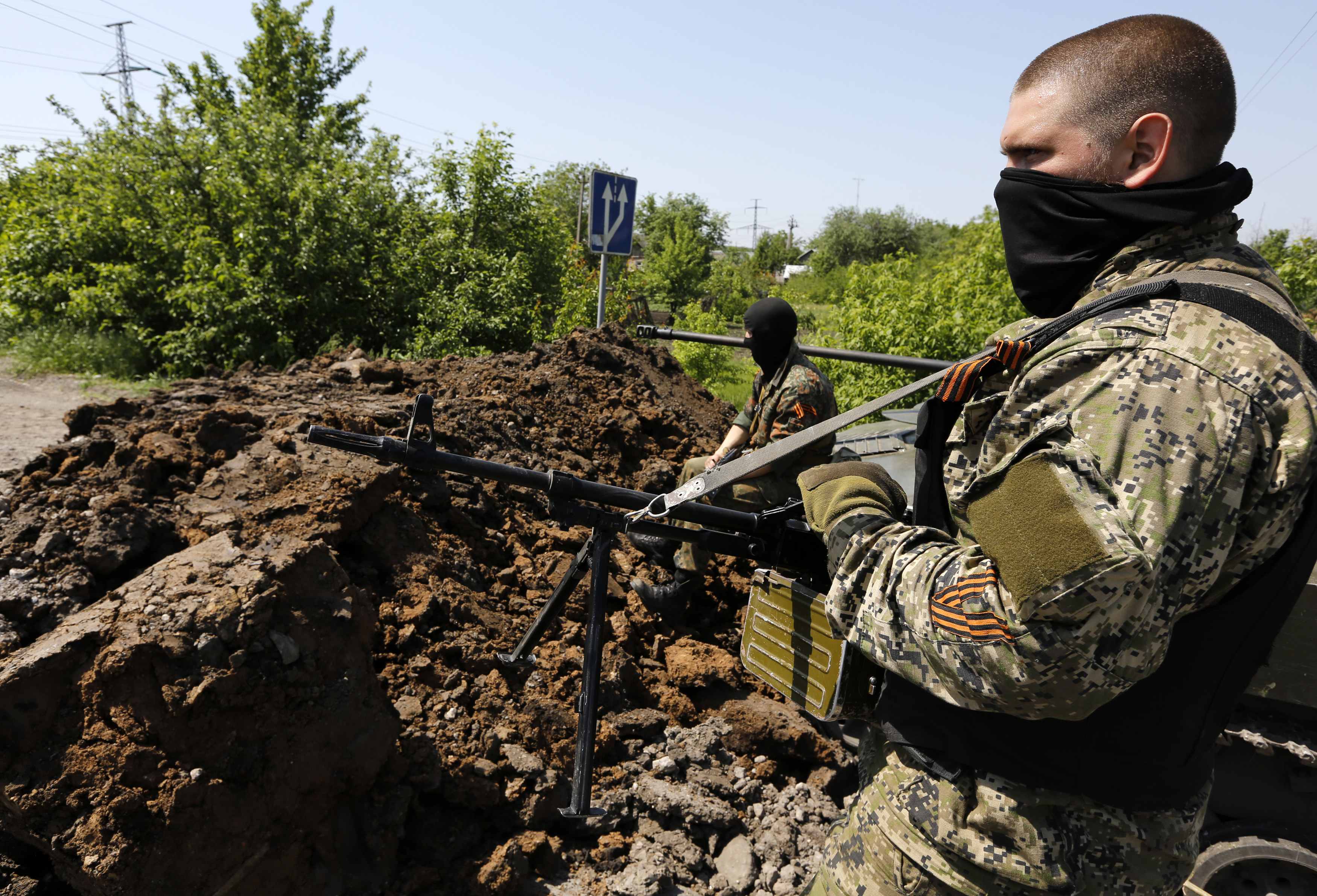 Неспокойные сутки в Донбассе: озверелые атаки террористов на всех направлениях, в силах АТО рассказали о потерях - кадры