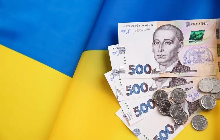 Украинцам массово блокируют банковские карты после помощи 1500 грн: власти назвали причину
