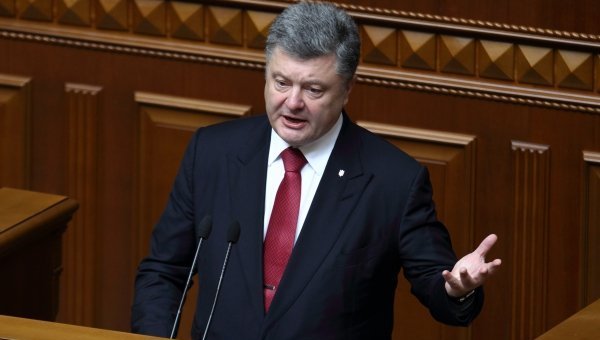 Особый статус Донбасса: Порошенко пообещал, что никаких изменений в Конституции не будет до вывода армии РФ из Украины