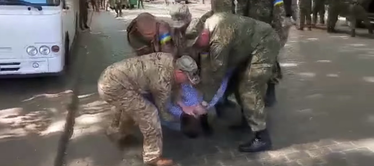 Первые провокаторы на Куликовом поле успешно задержаны полицией. Видео задержания нетрезвого нарушителя