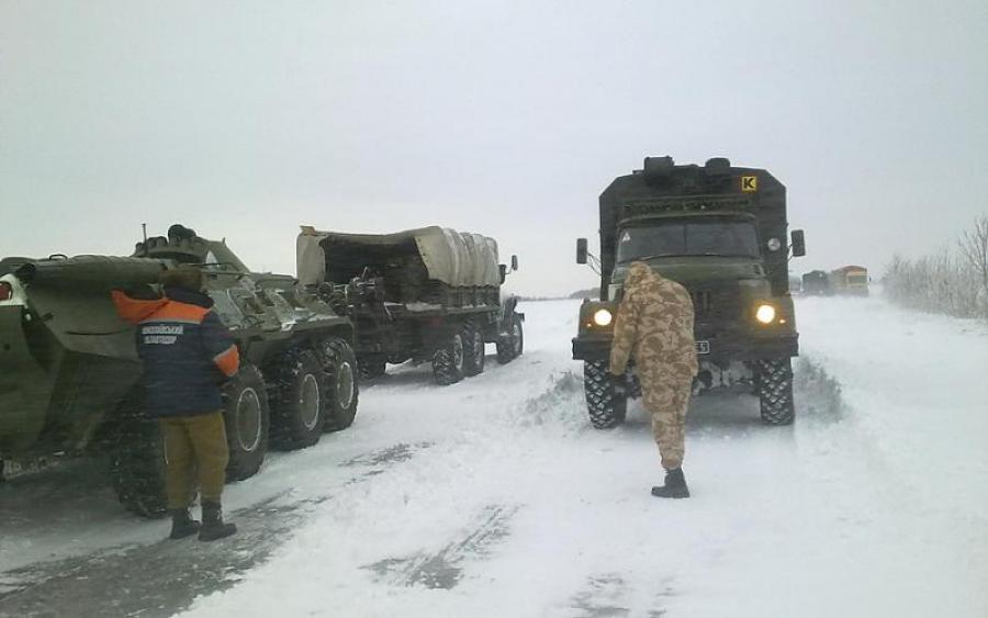 В Киев "ввели войска". На улицах украинской столицы замечена бронетехника. Подробности, кадры