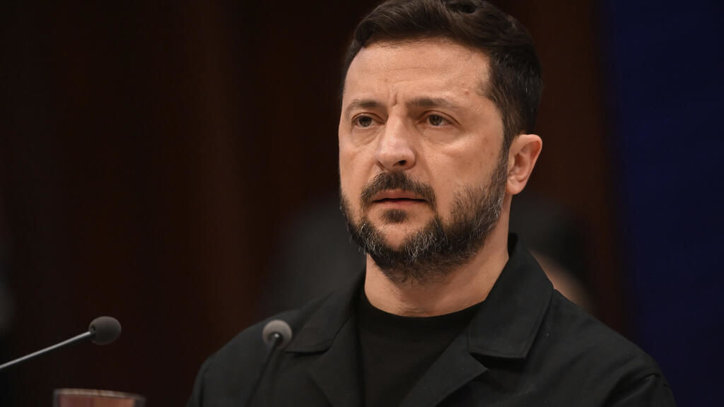 Зеленский выступил с обращением к украинцам: "Сегодня ровно четыре года, как Путин берет Киев за три дня"