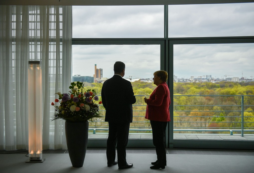 Меркель встретилась с Порошенко, несмотря на большое личное горе: это все, что нужно знать об авторитете президента Украины