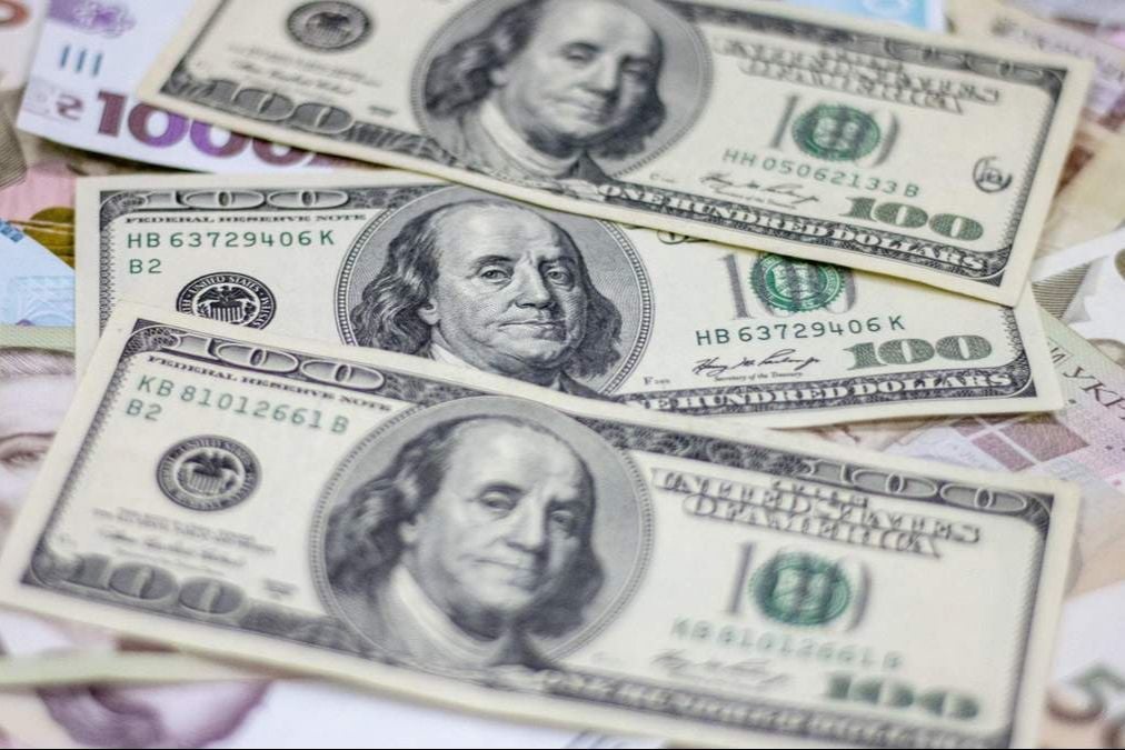 Долар оновив історичний рекорд в Україні: курс перевищив 45,5 грн