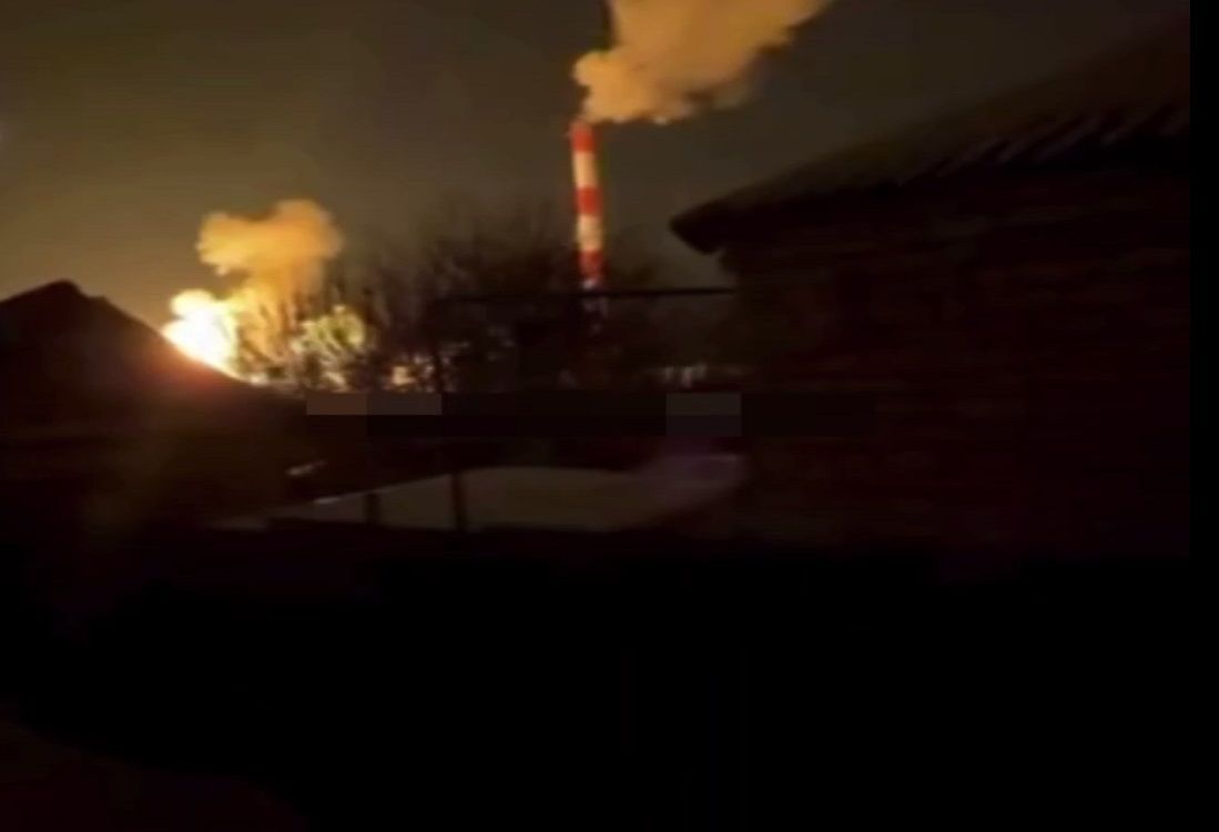 ВСУ ударили ракетами по ТЭЦ и подстанции, погрузив Белгород во тьму: видео взрывов