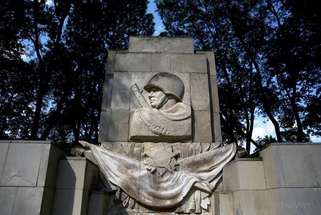 Нет советской оккупации: в Польше сносят еще один памятник Красной армии