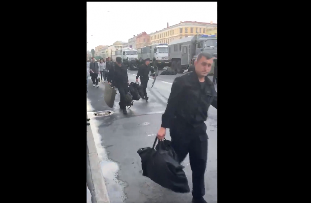 Видео российского ОМОНа без опознавательных знаков: в Сети уверены, что они вернулись из Минска