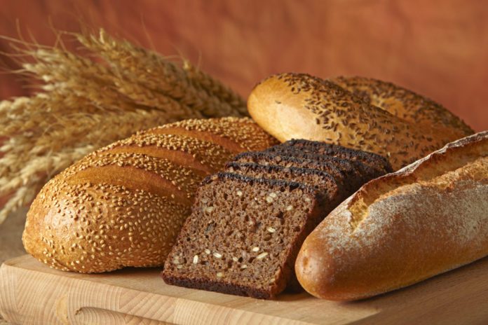 Медики рассказали, как правильно хранить хлеб в жару