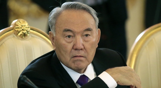 Назарбаев безотлагательно вылетает в Узбекистан: страна готовится к официальному объявлению о смерти Каримова - Reuters 