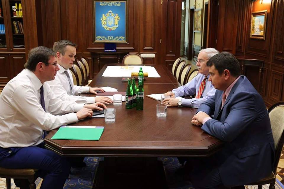 Ну что, раздули мнимый конфликт ГПУ и НАБУ? Генпрокурор Луценко разобрался в ситуации, подчеркнув, что никакого конфликта нет и все преследуют общие цели - Нусс