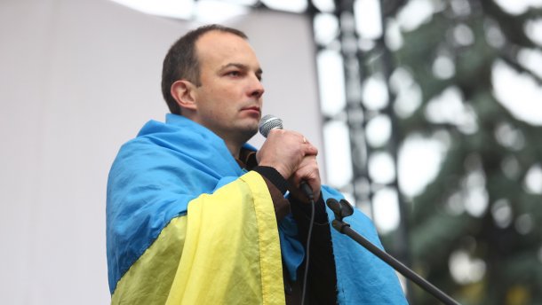 Под Верховной Радой снова драка: депутат от "Самопомочи" Соболев набросился с кулаками на митингующего - причина шокирует многих. Кадры 
