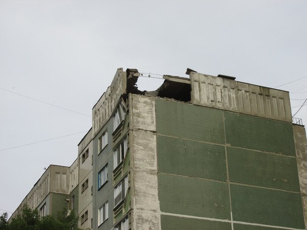 Бои в Луганске: обстрел из «Градов», разрушенные дома