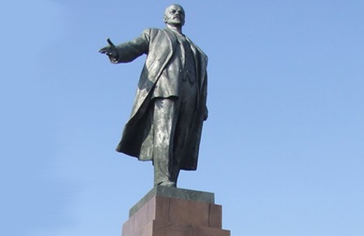 В Харькове Ленину оторвали голову
